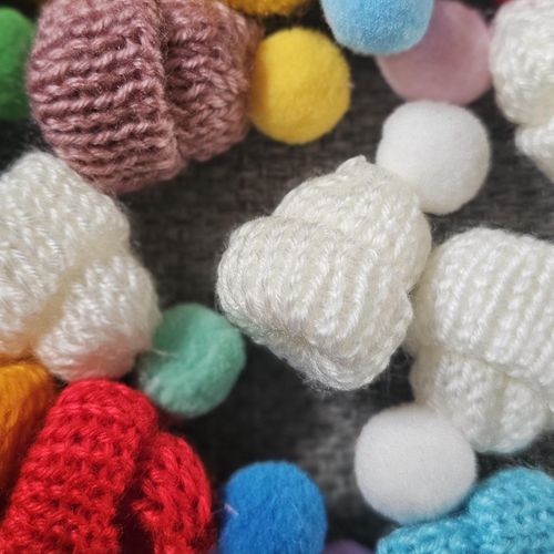 Strikket mini lue 5-pk